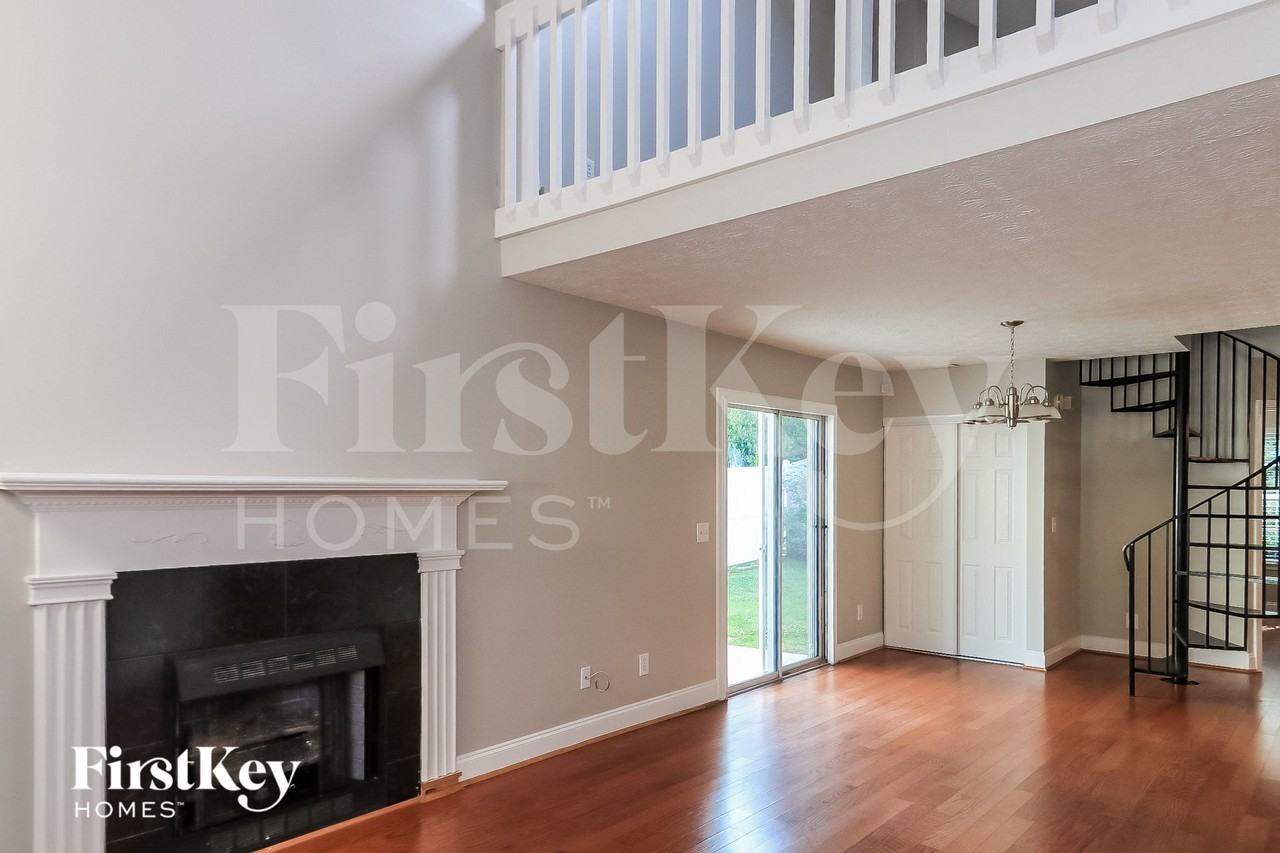 680 Crossbridge Aly - Photo 2 of 15