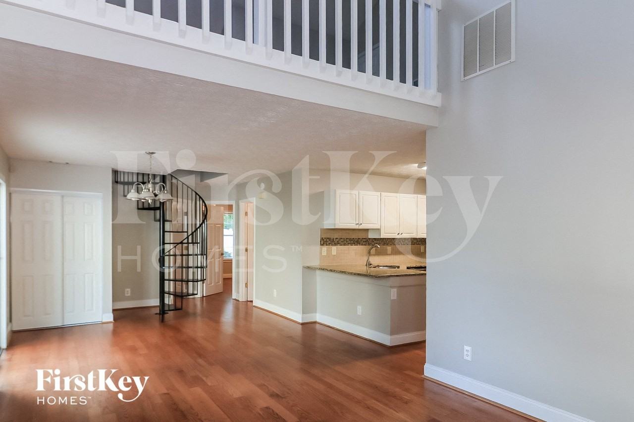 680 Crossbridge Aly - Photo 3 of 15
