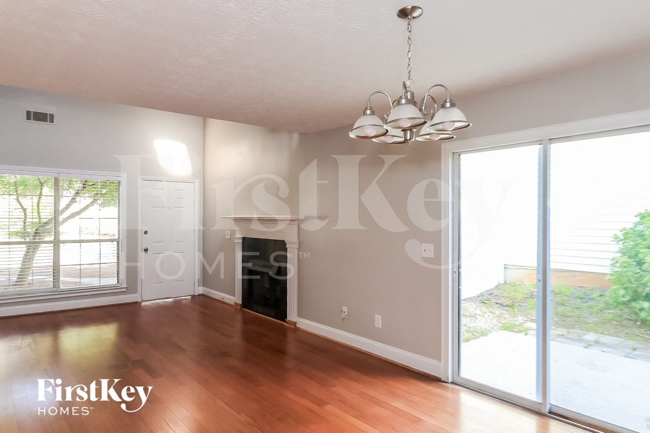 680 Crossbridge Aly - Photo 4 of 15