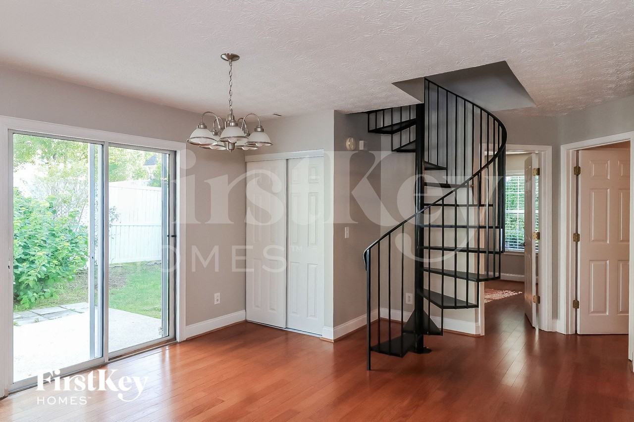 680 Crossbridge Aly - Photo 5 of 15