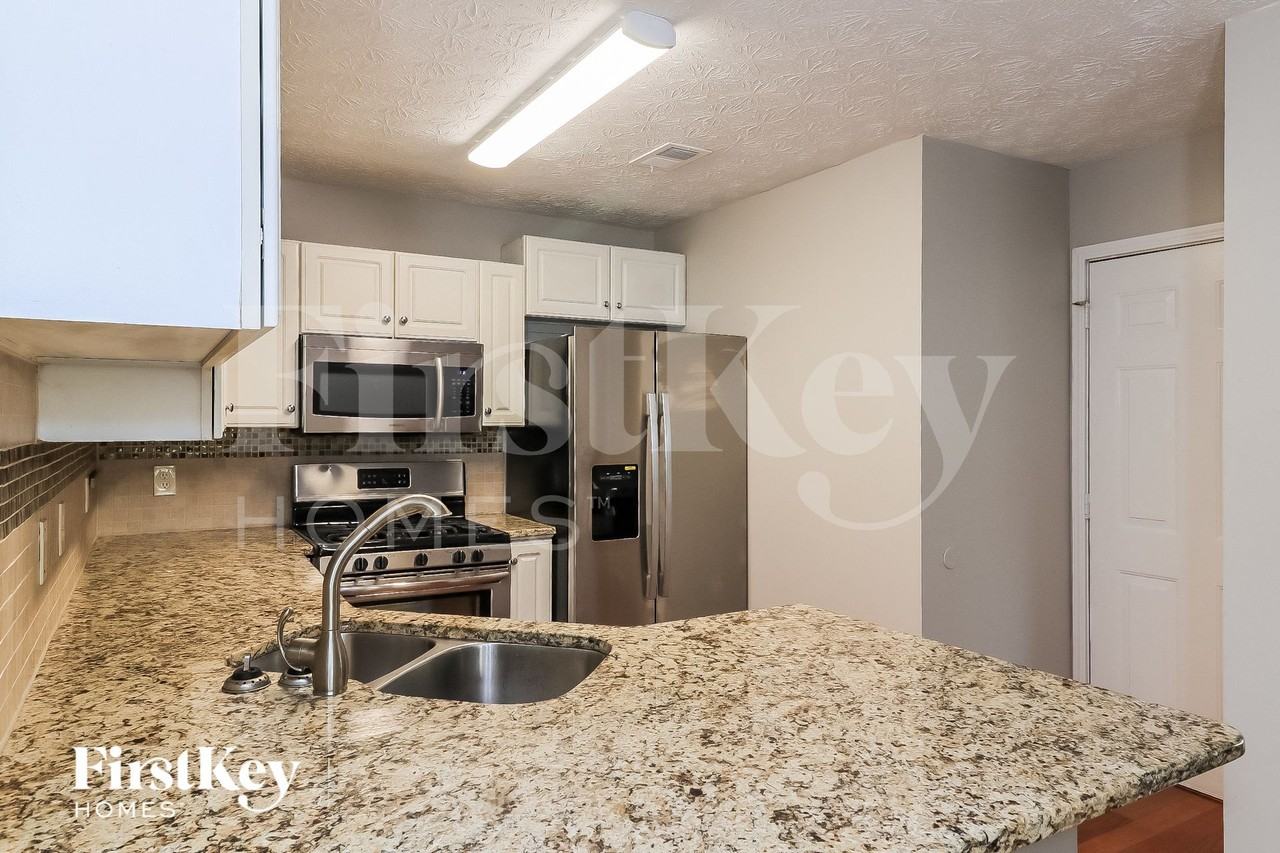 680 Crossbridge Aly - Photo 7 of 15