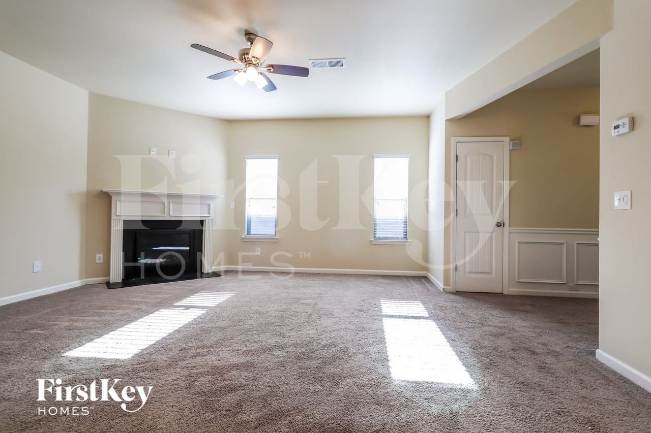 6013 Cloverfield Way - Photo 3 of 15