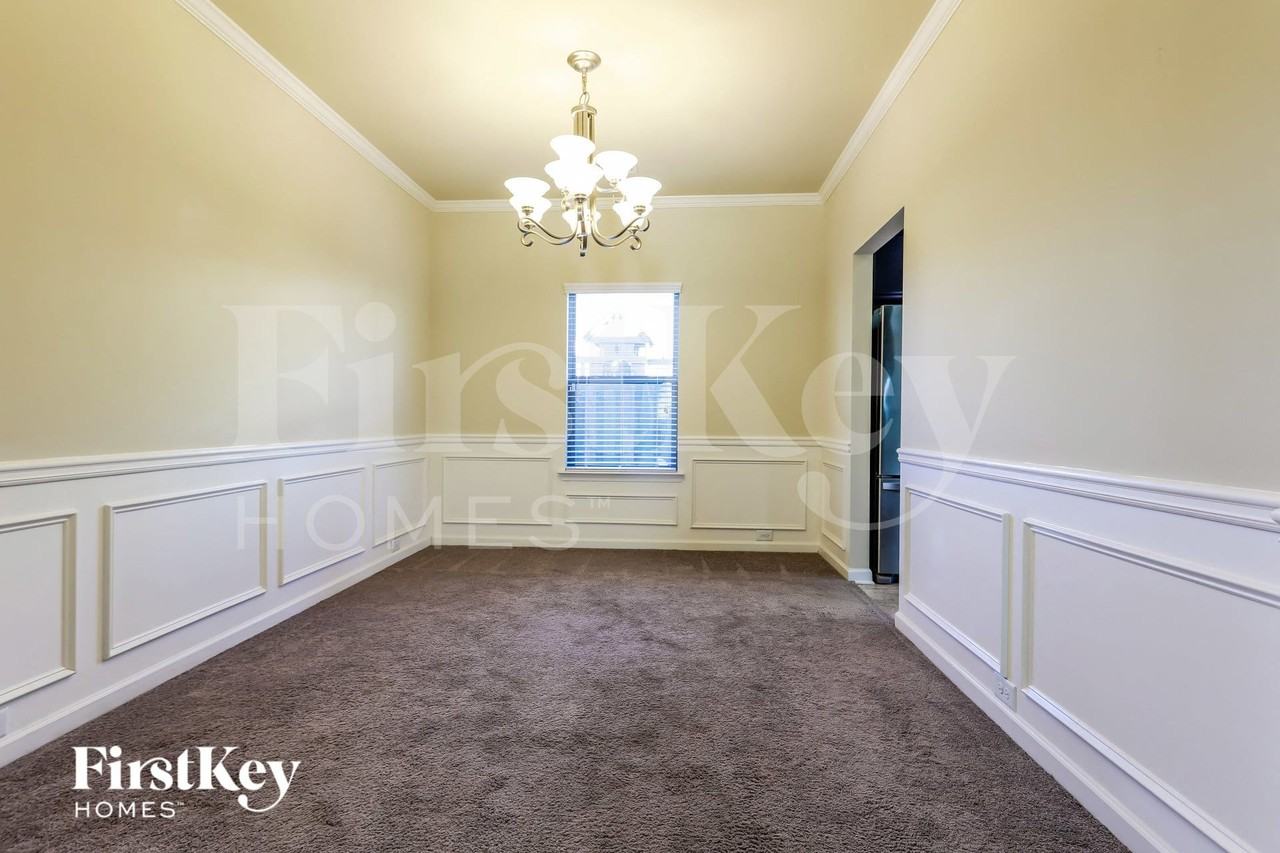 6013 Cloverfield Way - Photo 4 of 15