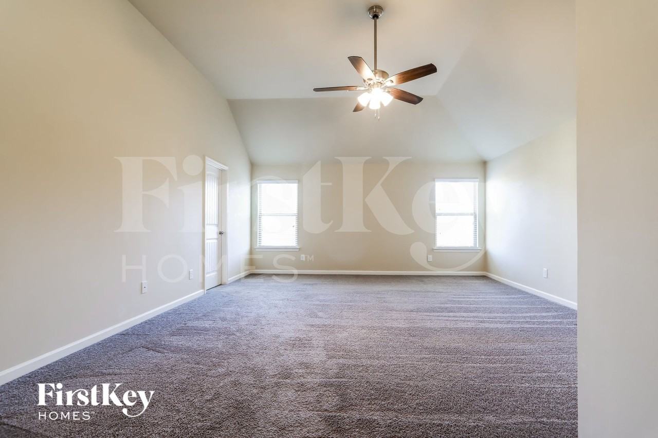 6013 Cloverfield Way - Photo 7 of 15