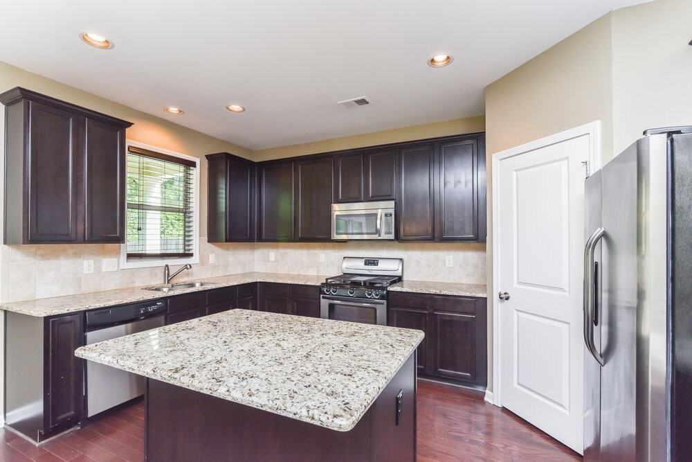 1694 Maplecliff Way - Photo 7 of 17