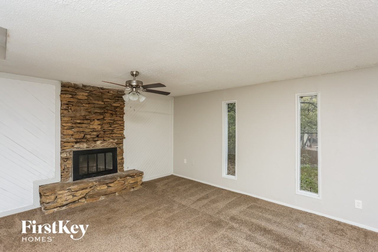 9125 Shawnee Trl - Photo 3 of 15