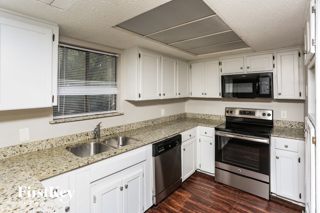 9125 Shawnee Trl - Photo 5 of 15