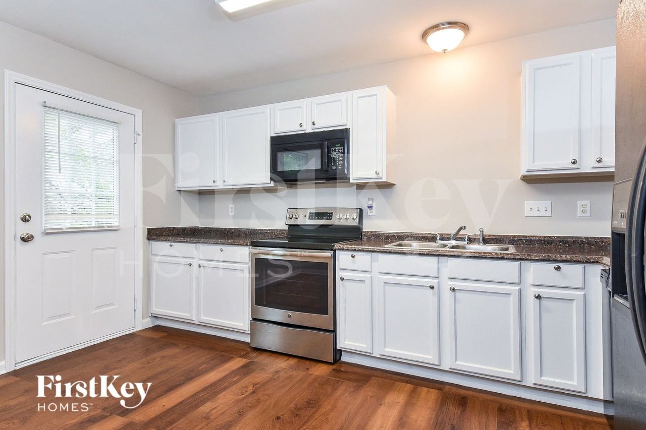 203 Bingham St - Photo 5 of 15