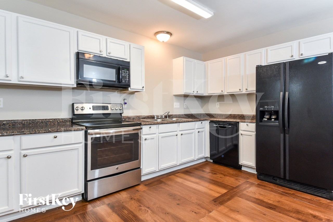 203 Bingham St - Photo 6 of 15