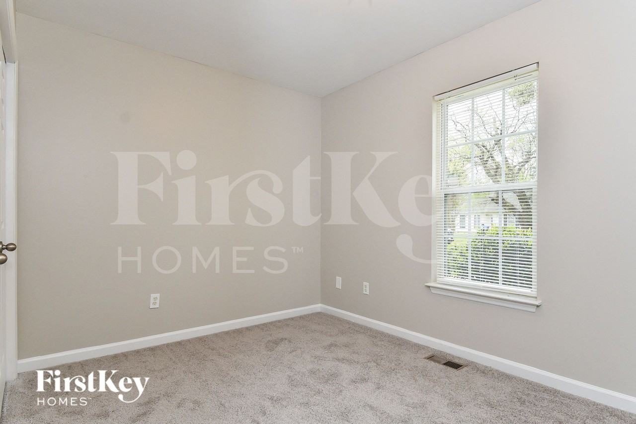 203 Bingham St - Photo 7 of 15