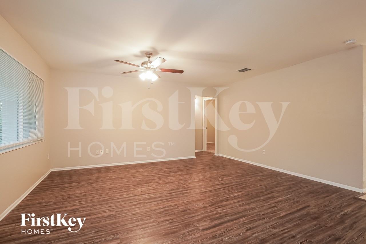 1931 Se 10th Pl - Photo 3 of 15