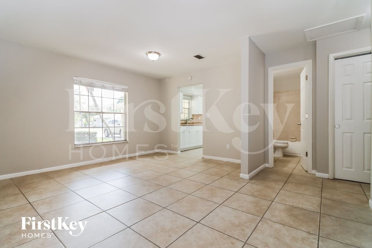 9303 N Edison Ave - Photo 4 of 15