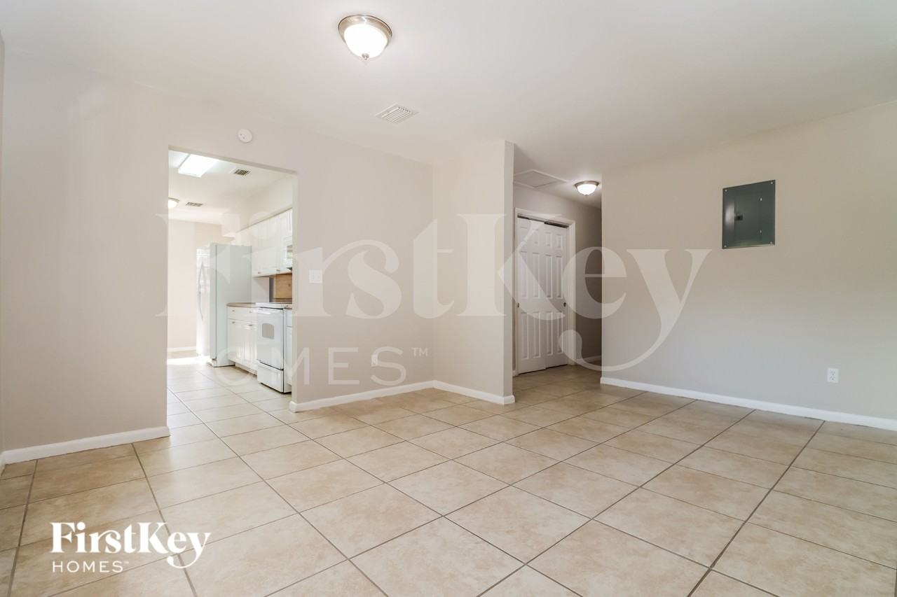 9303 N Edison Ave - Photo 5 of 15