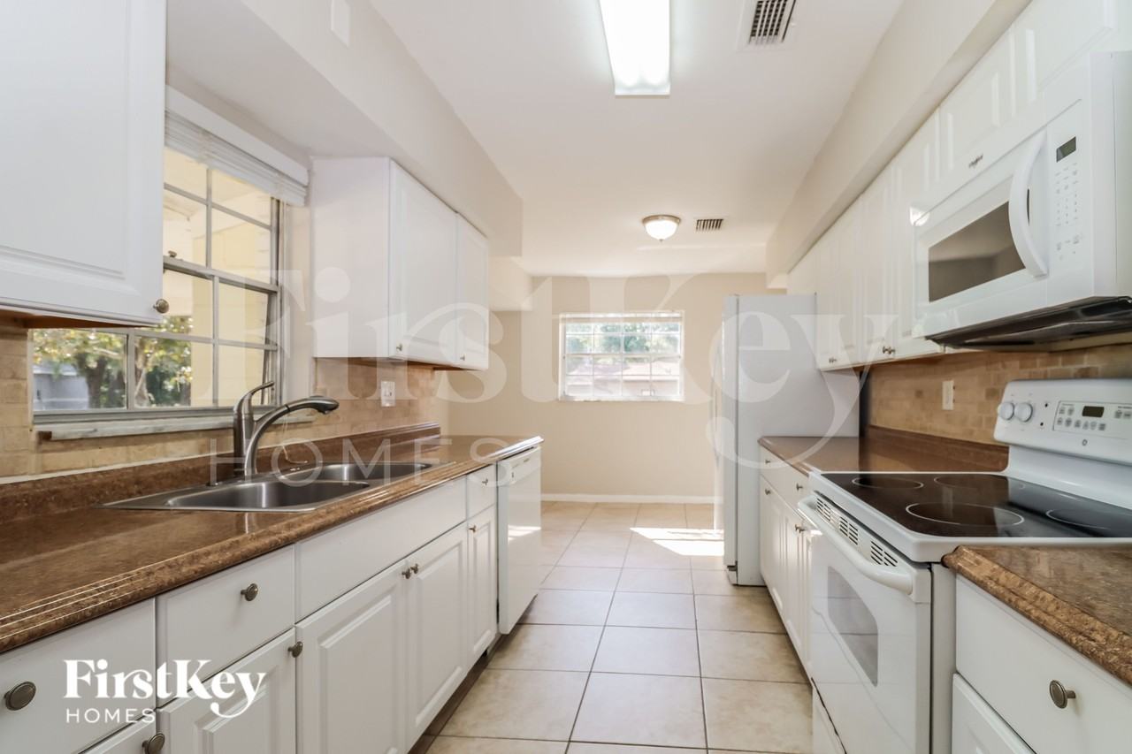 9303 N Edison Ave - Photo 6 of 15