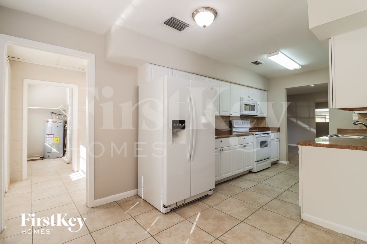 9303 N Edison Ave - Photo 7 of 15