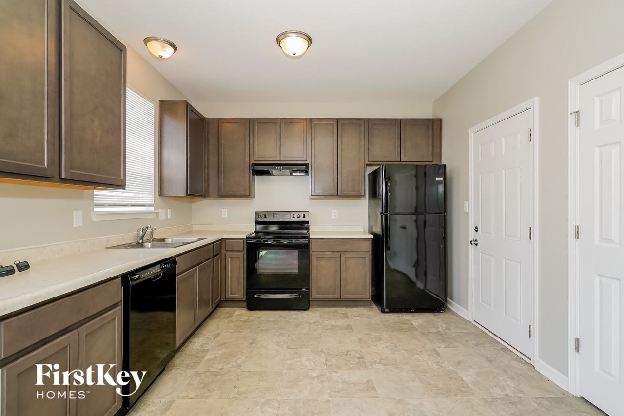 7847 Danube St - Photo 5 of 15