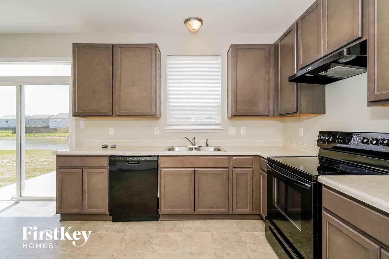7847 Danube St - Photo 6 of 15