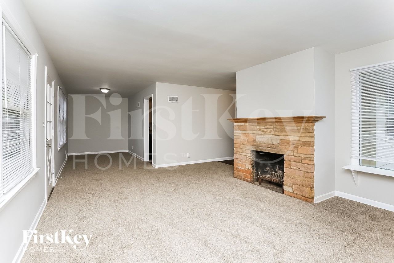 610 N Martin Ave - Photo 3 of 16
