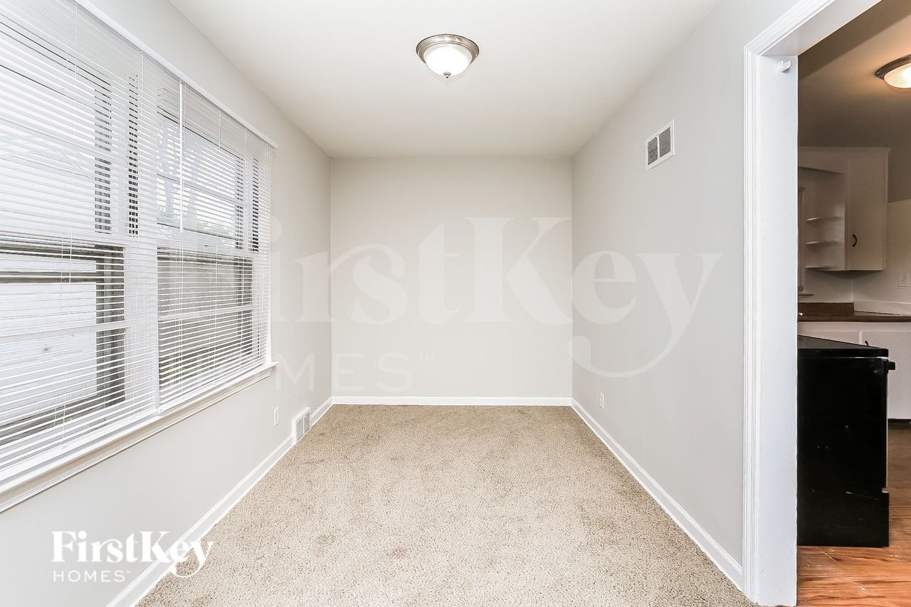 610 N Martin Ave - Photo 5 of 16