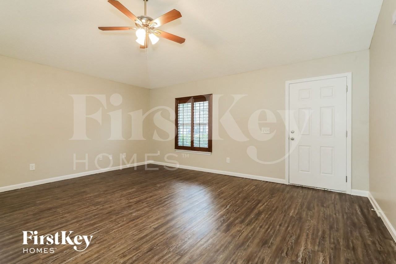 5668 Village Pond Cir - Photo 3 of 15
