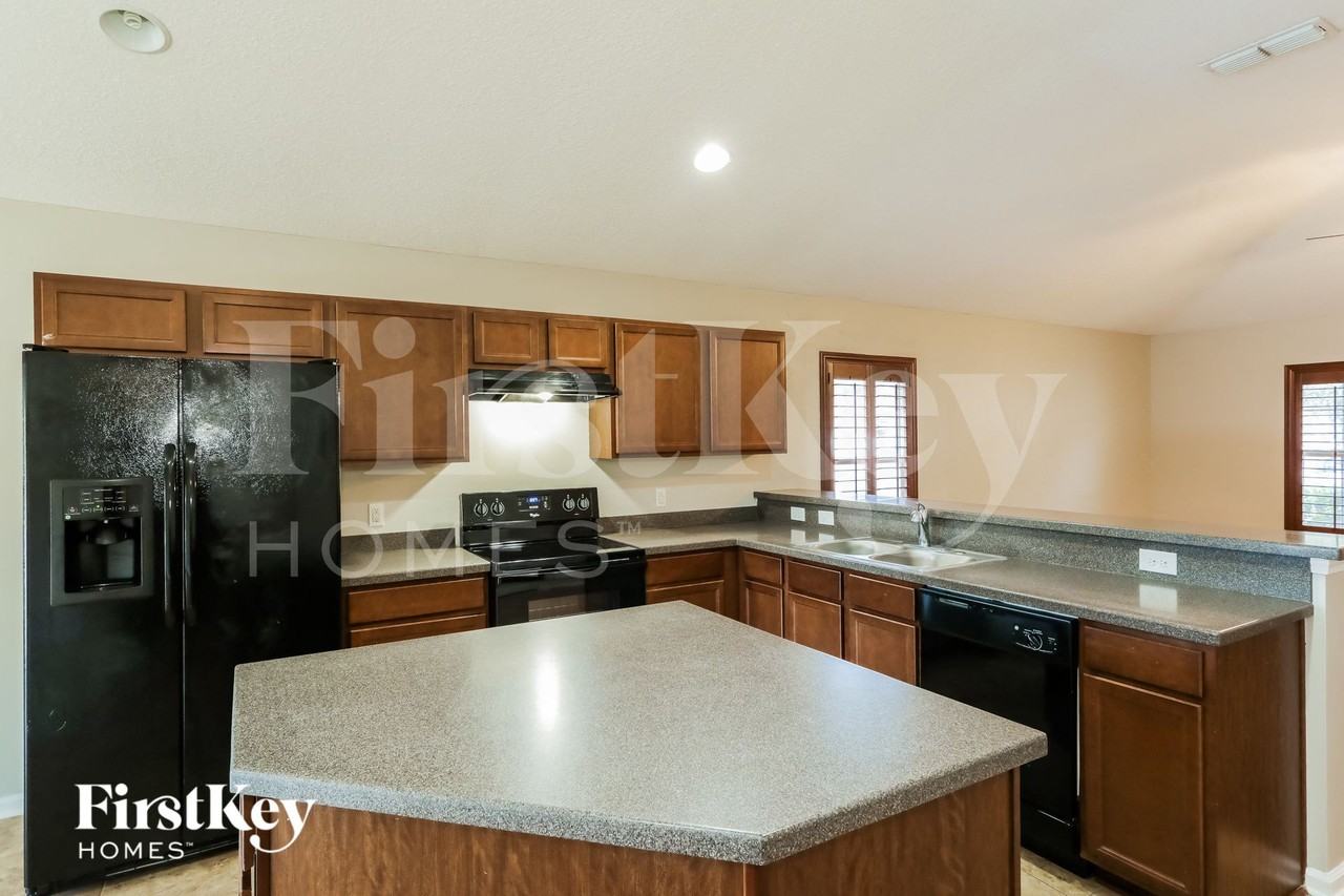 5668 Village Pond Cir - Photo 6 of 15