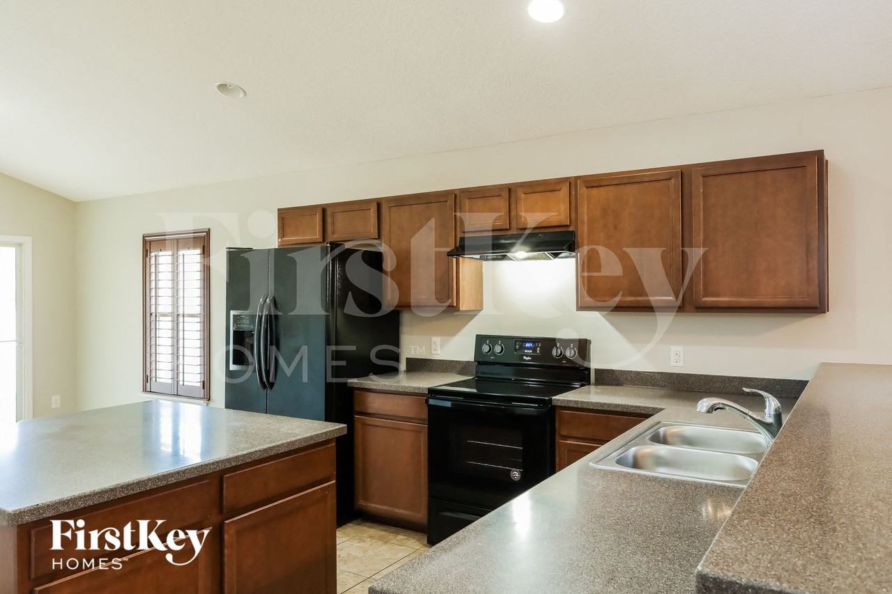 5668 Village Pond Cir - Photo 7 of 15