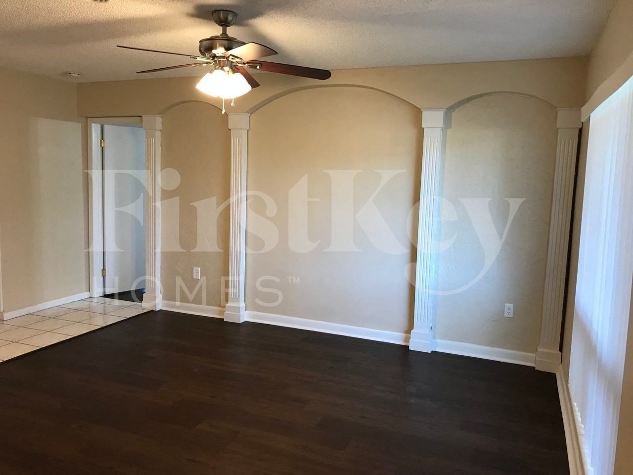 4896 Nwcourt - Photo 2 of 17