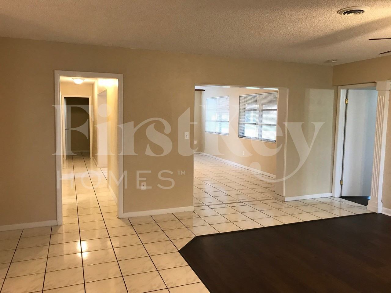 4896 Nwcourt - Photo 3 of 17