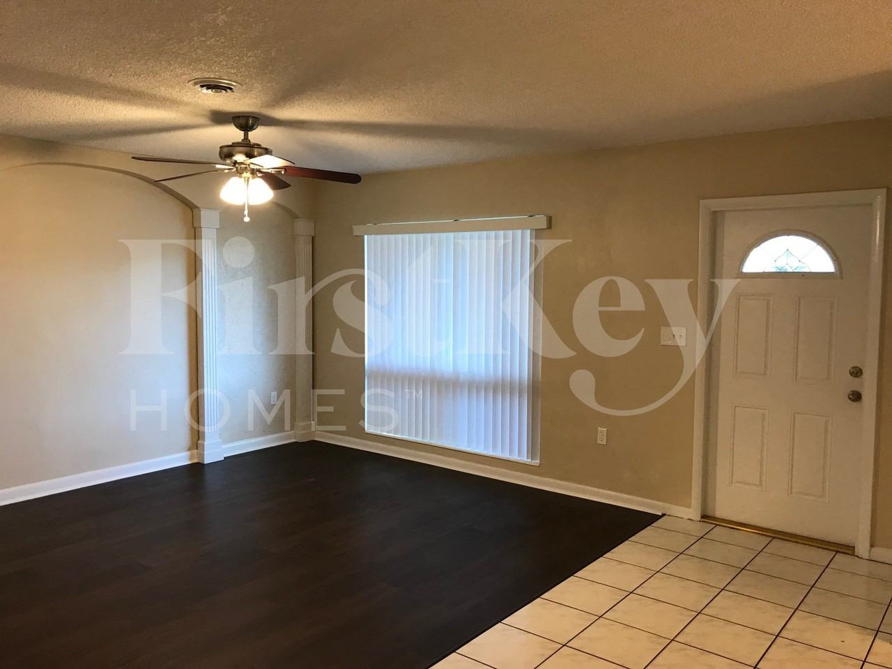 4896 Nwcourt - Photo 6 of 17