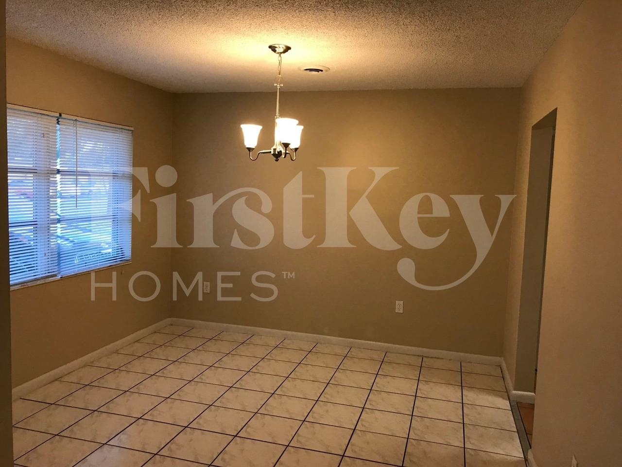 4896 Nwcourt - Photo 7 of 17