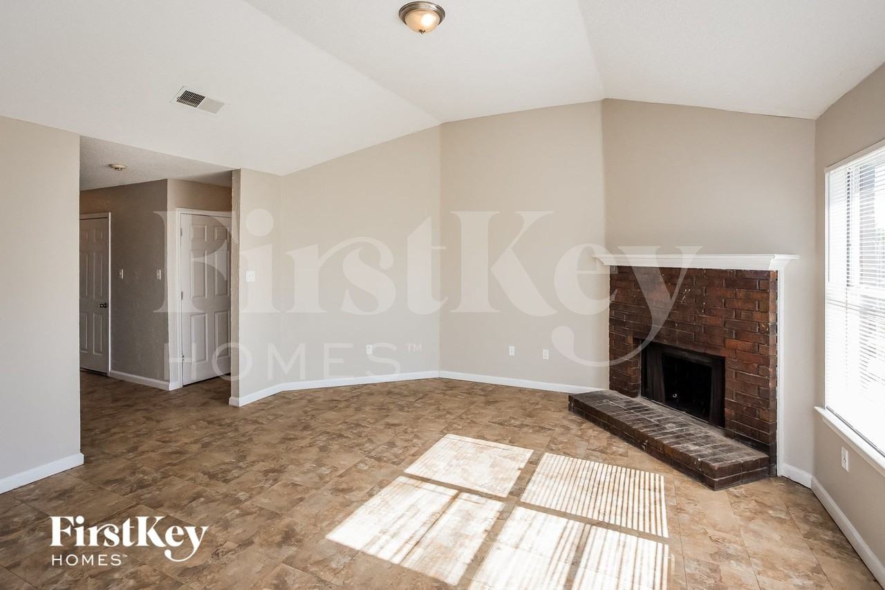 4668 Amanda Oaks Cir S - Photo 3 of 15