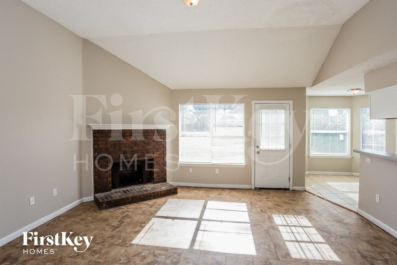 4668 Amanda Oaks Cir S - Photo 4 of 15