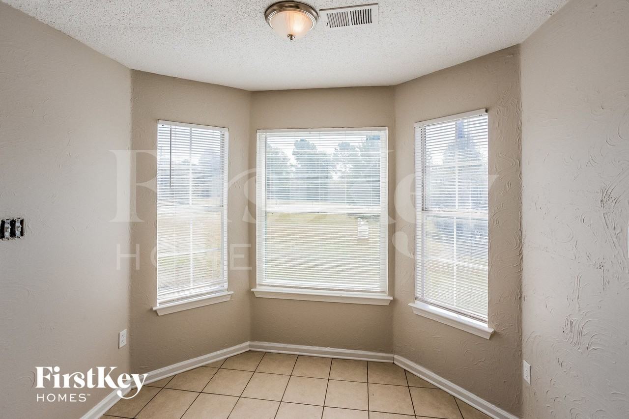 4668 Amanda Oaks Cir S - Photo 5 of 15