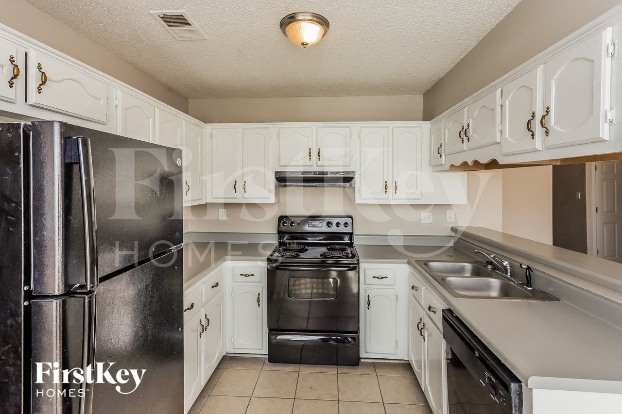 4668 Amanda Oaks Cir S - Photo 6 of 15