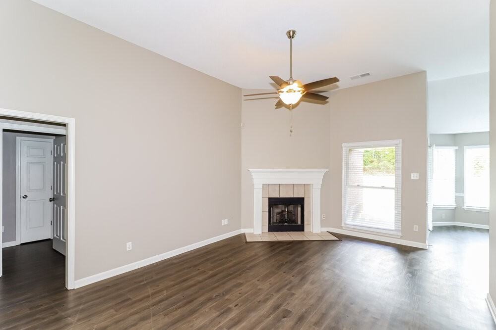 1883 Banstead Dr - Photo 4 of 16