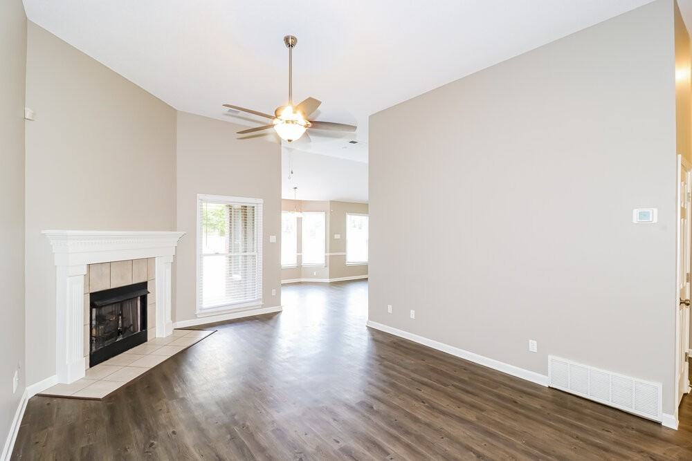 1883 Banstead Dr - Photo 5 of 16