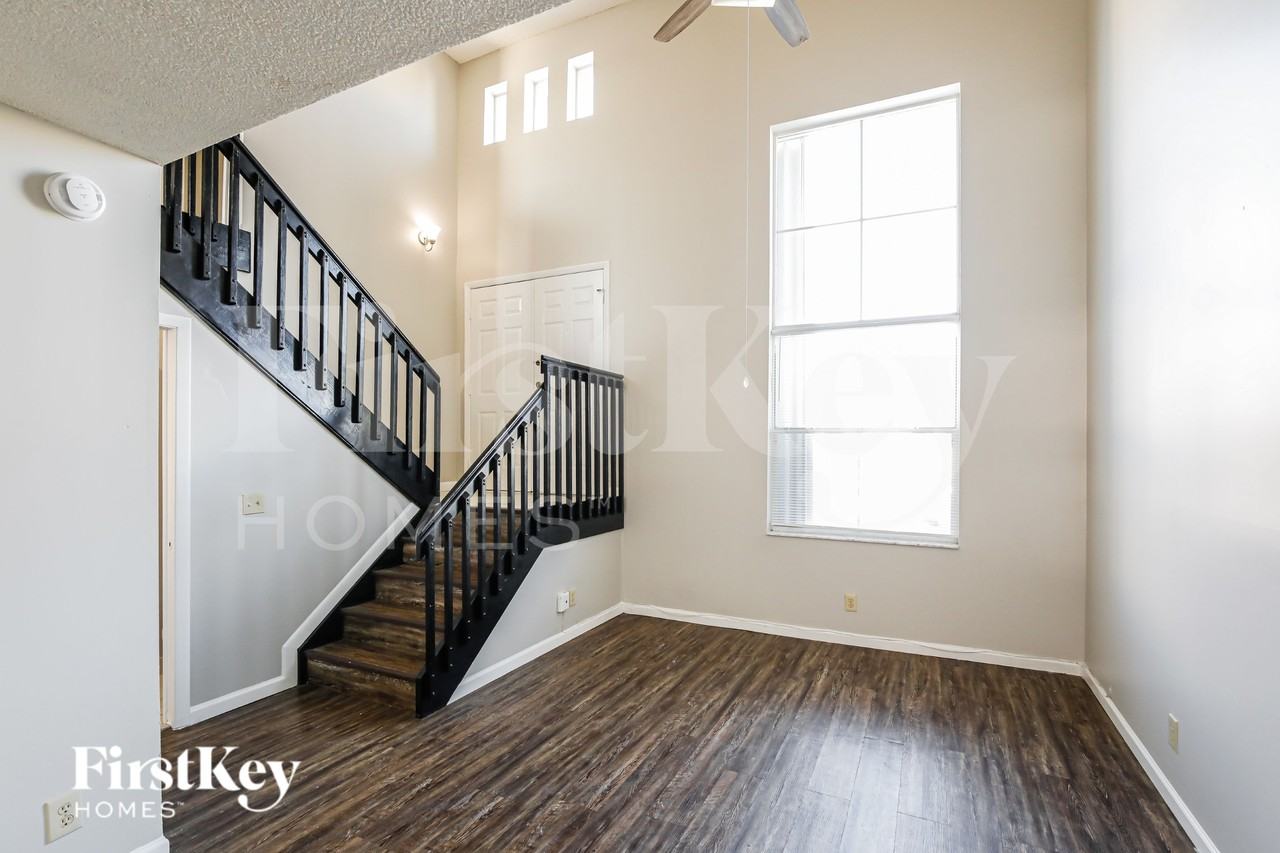 3085 Lighthouse Pl - Photo 2 of 19