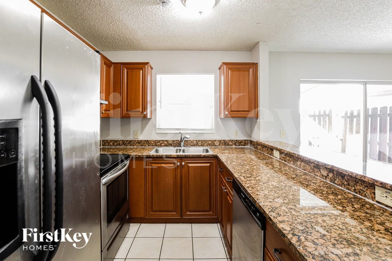 3085 Lighthouse Pl - Photo 7 of 19