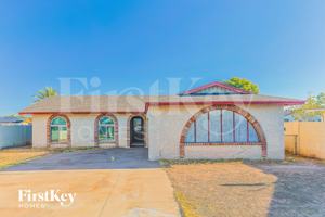 featured image of 2518 E Don Carlos Ave