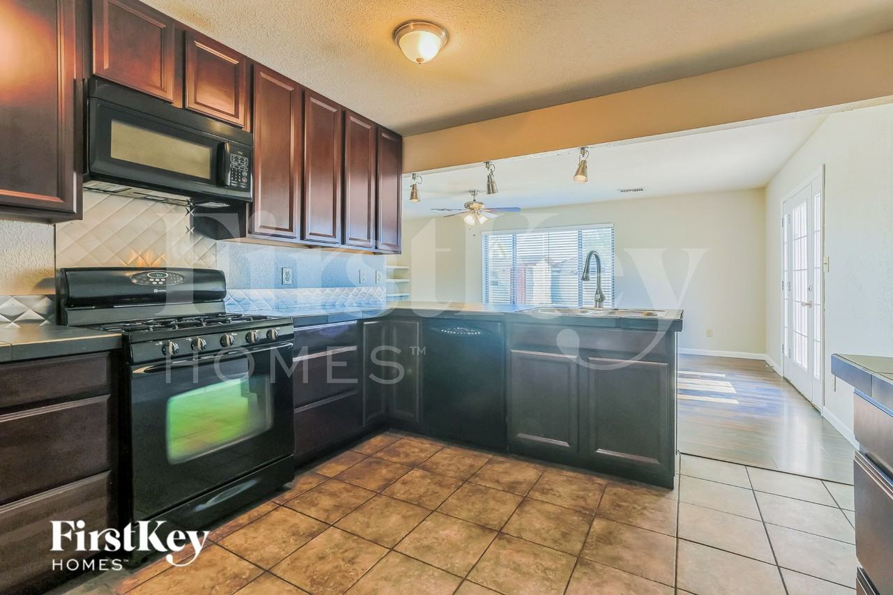 2518 E Don Carlos Ave - Photo 7 of 16