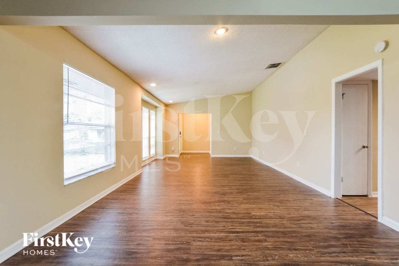 2207 Pipestone Ct - Photo 2 of 16