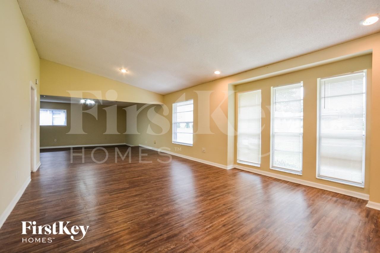 2207 Pipestone Ct - Photo 3 of 16