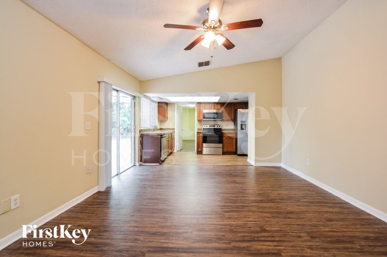 2207 Pipestone Ct - Photo 4 of 16