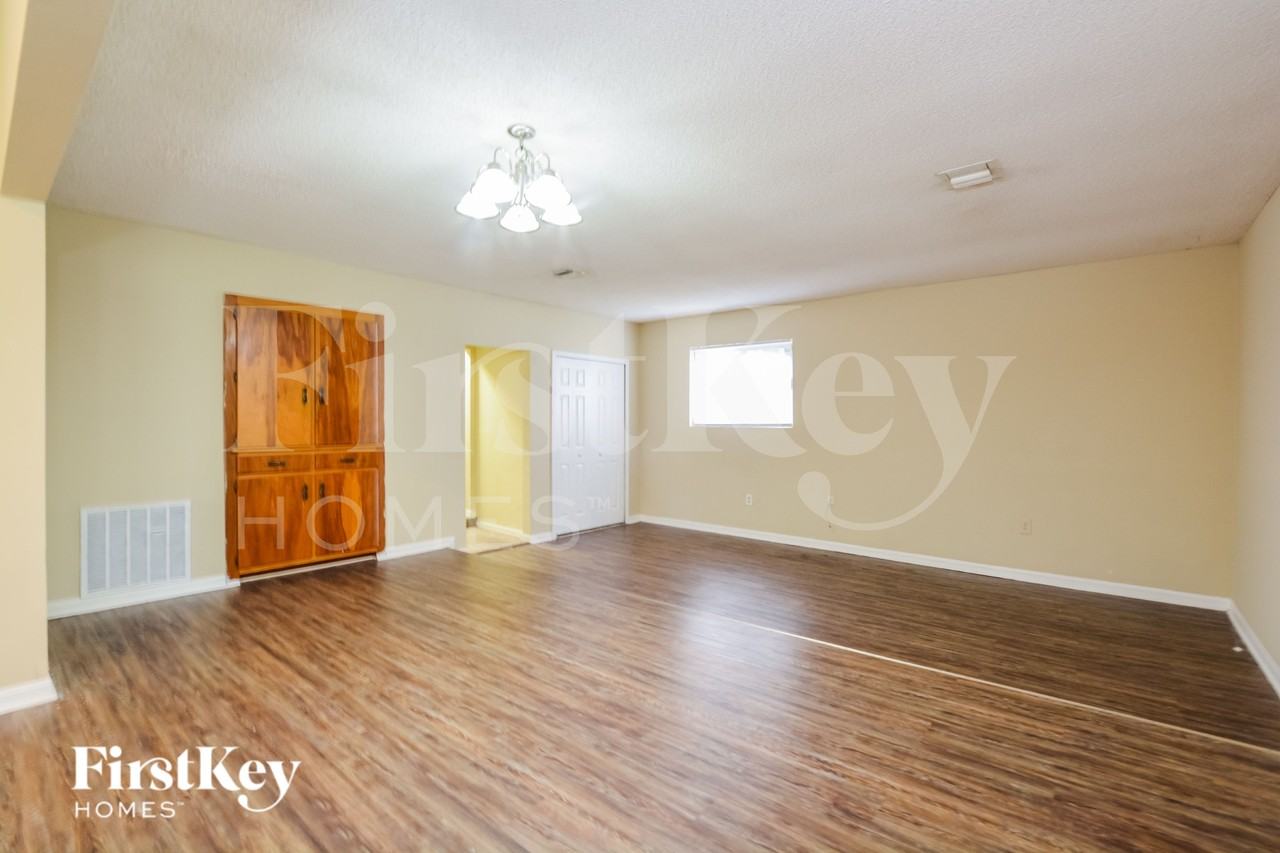 2207 Pipestone Ct - Photo 5 of 16