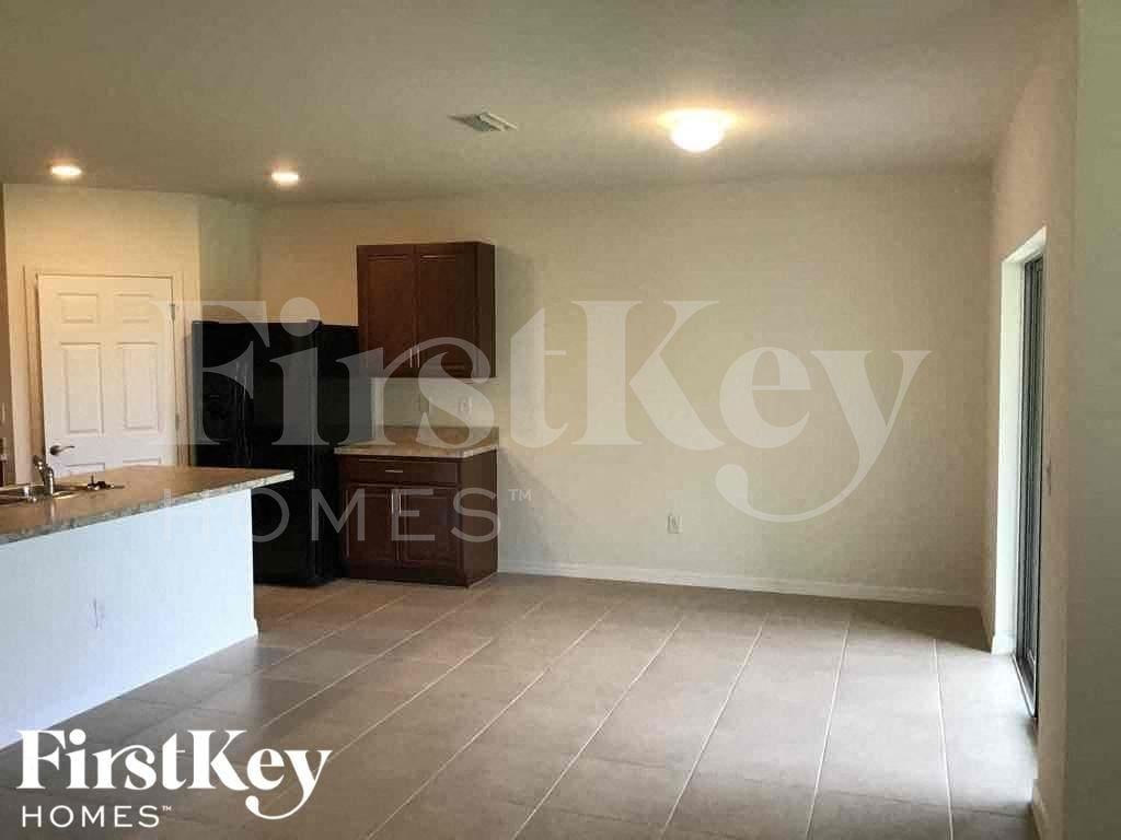 2018 Sw 19th Pl - Photo 4 of 19