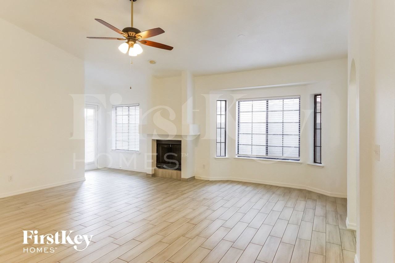 1622 E Villa Theresa Dr - Photo 4 of 15
