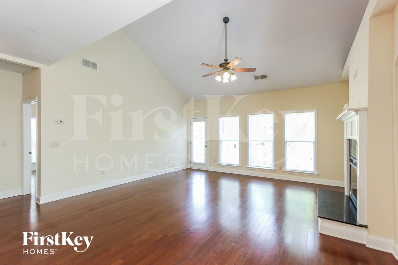 136 Janney Cir - Photo 5 of 15