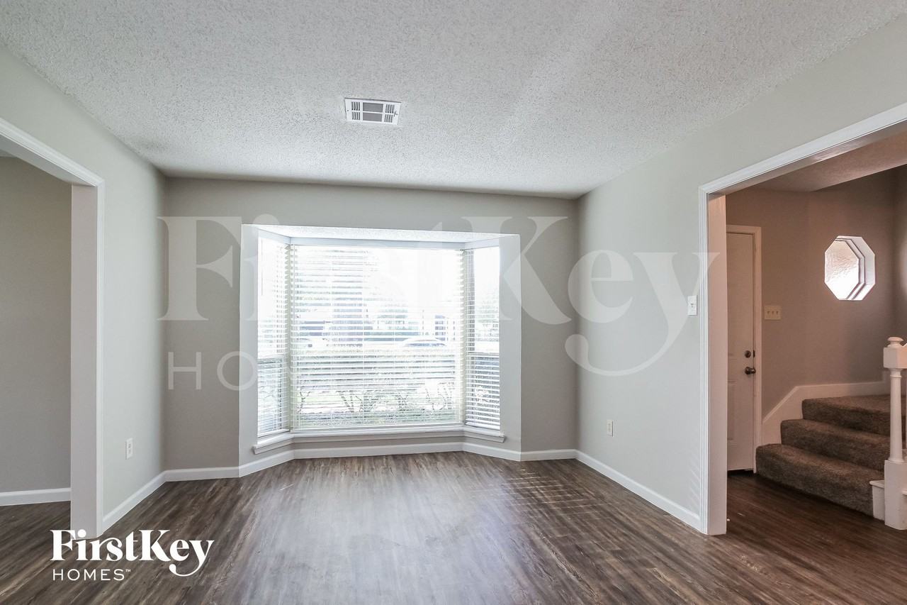 12610 Pine Bough Ln - Photo 4 of 15