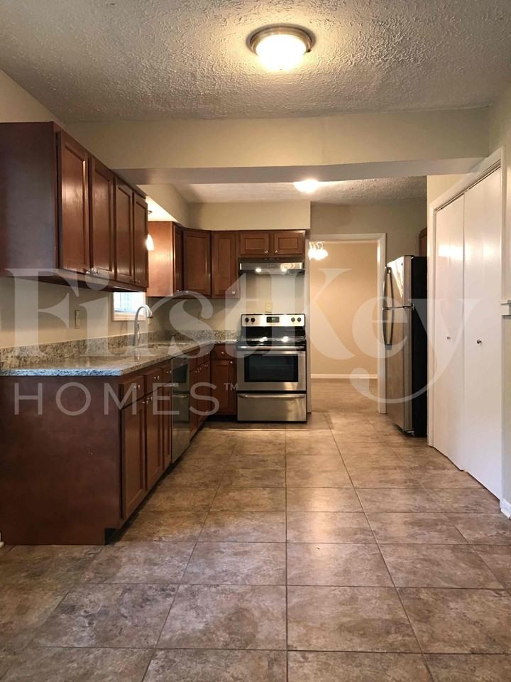 1248 Munsee Cir - Photo 2 of 26