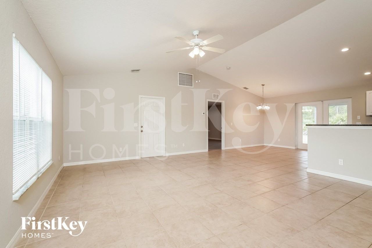 12246 Gulfstream Blvd - Photo 2 of 15